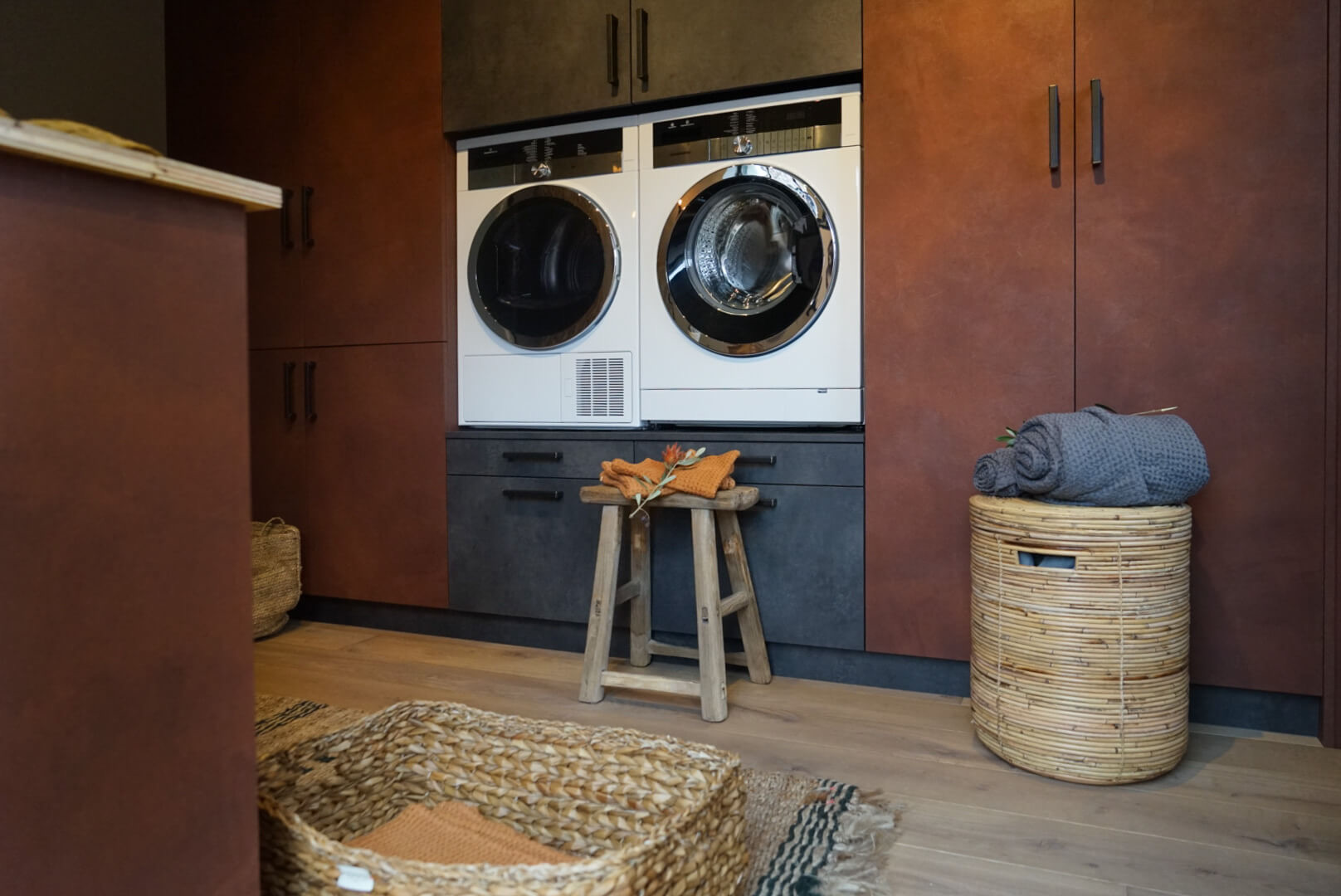 kast met ingebouwde wasmachine en droger